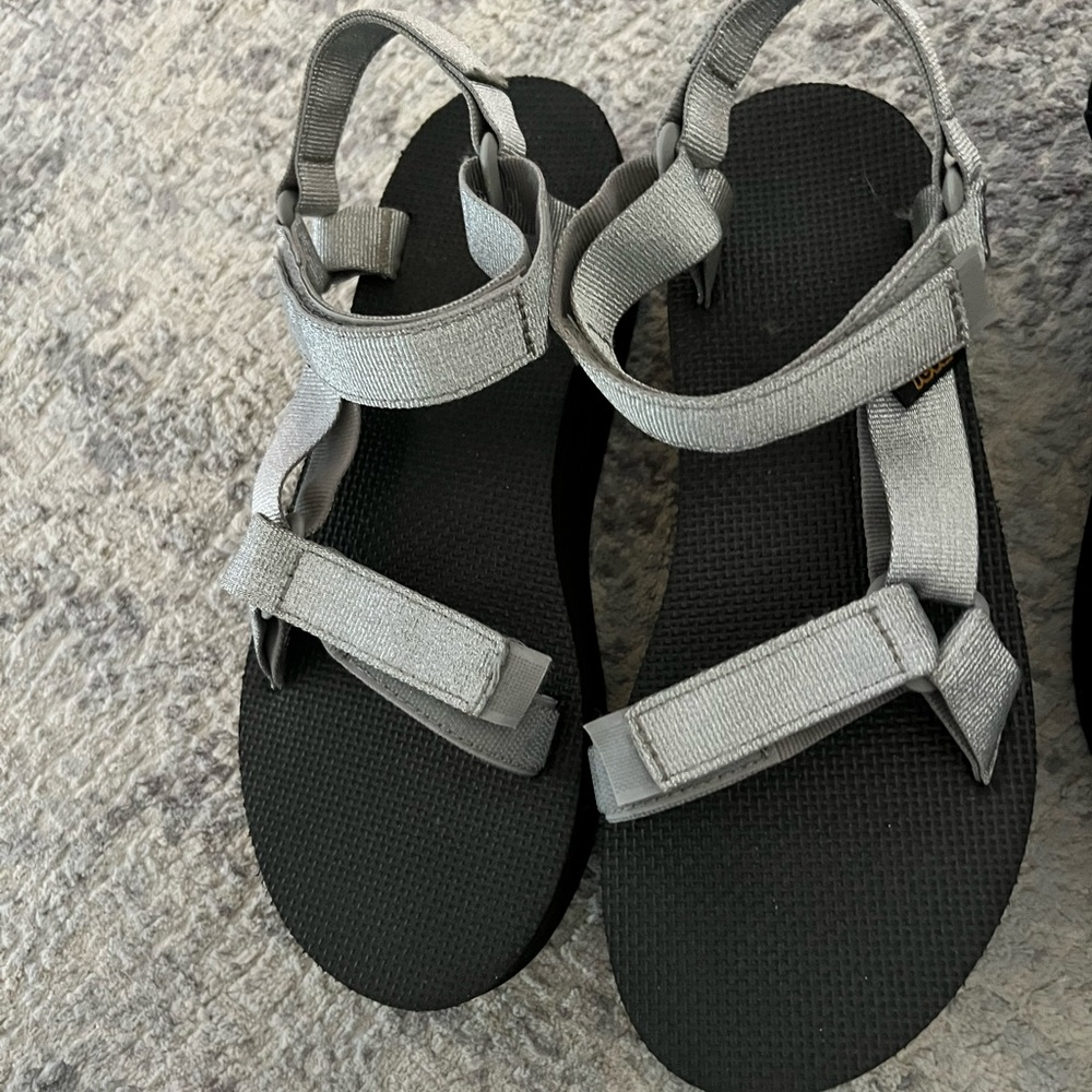 Black and silver Teva’s